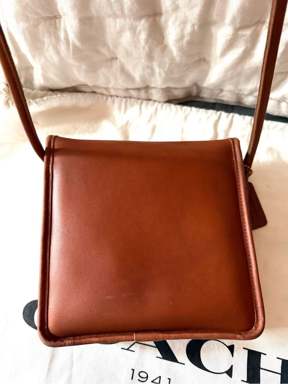 VINTAGE COACH BRITISH TAN COMPACT POUCH CROSSBODY BAG 
Style # 9620 - Picture 11 of 17